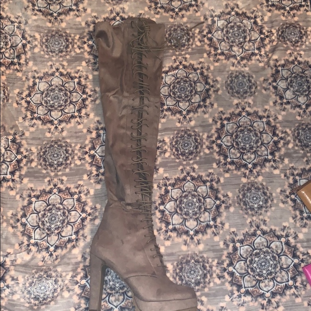 Remy Shoe Dazzle boot